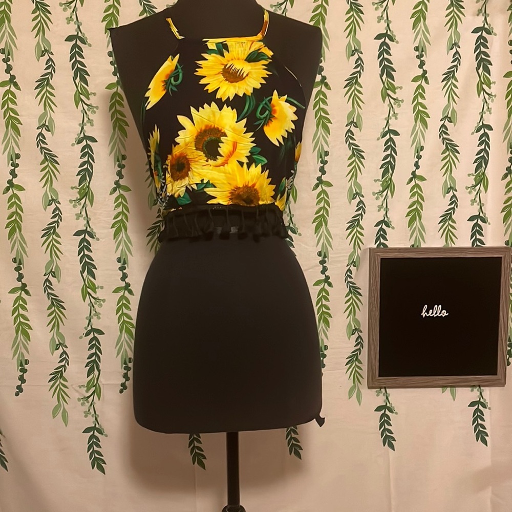 Size M Sunflower Crop Top with Criss Cross Back D2
